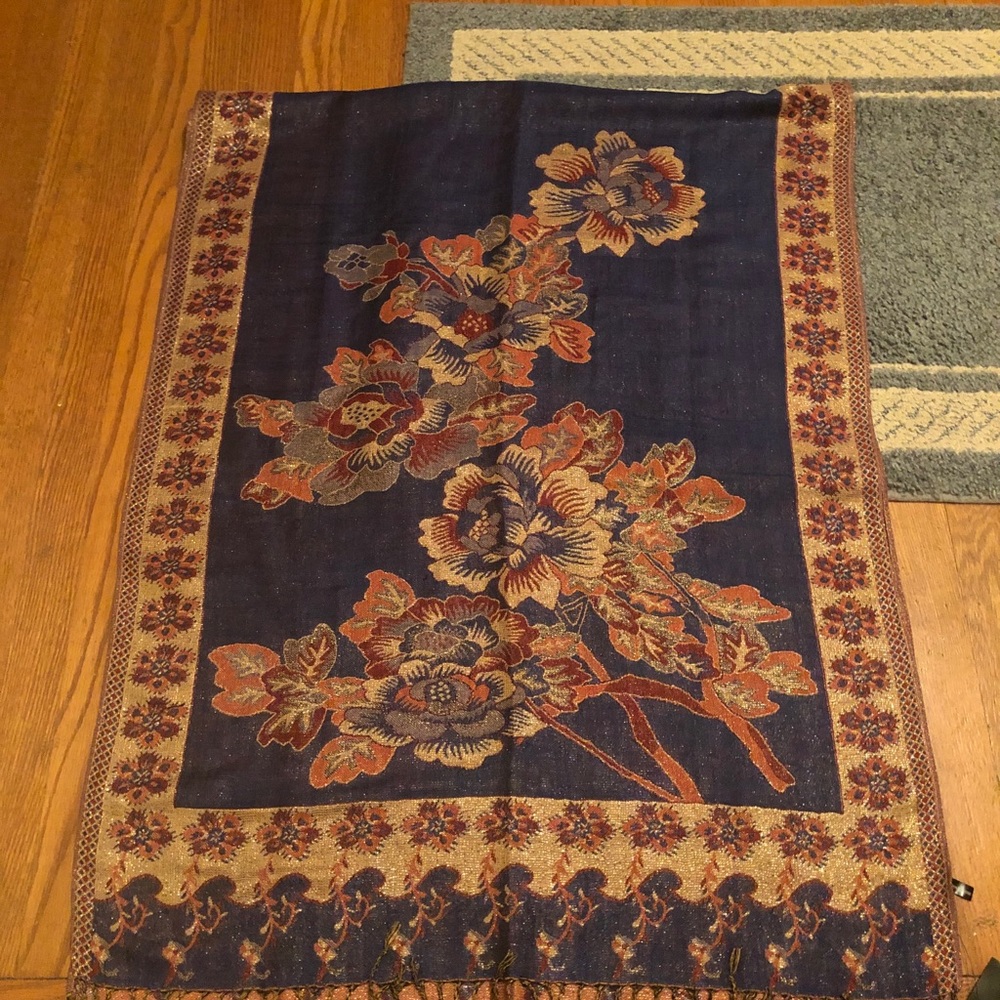 Scarf - Picture 2 of 5